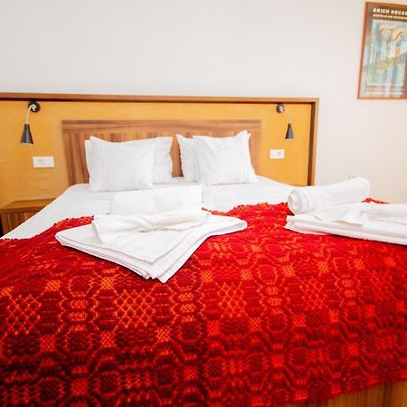 Mai Danube Hotel Ieşelniţa Kültér fotó