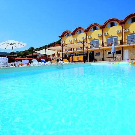 Mai Danube Hotel Ieşelniţa Kültér fotó