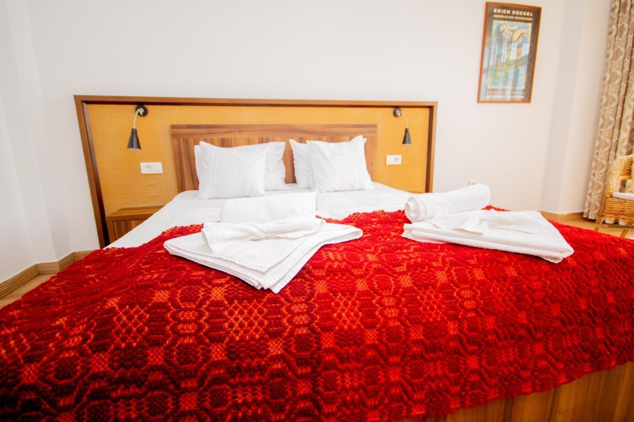 Mai Danube Hotel Ieşelniţa Kültér fotó