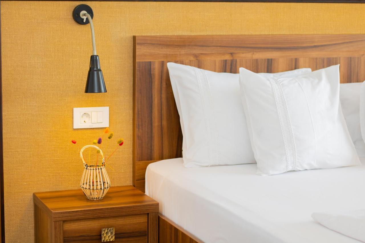 Mai Danube Hotel Ieşelniţa Kültér fotó