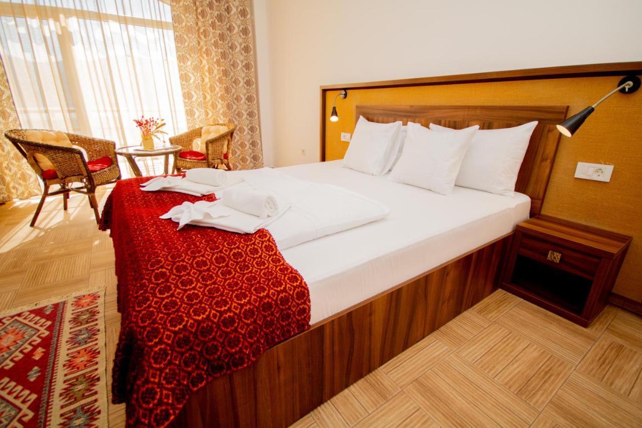 Mai Danube Hotel Ieşelniţa Kültér fotó