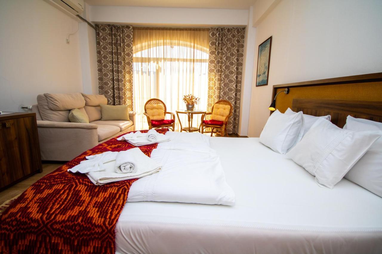 Mai Danube Hotel Ieşelniţa Kültér fotó