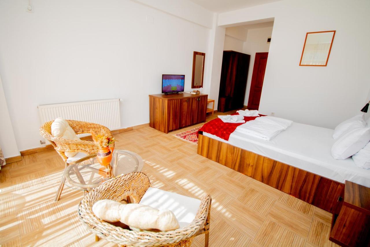Mai Danube Hotel Ieşelniţa Kültér fotó