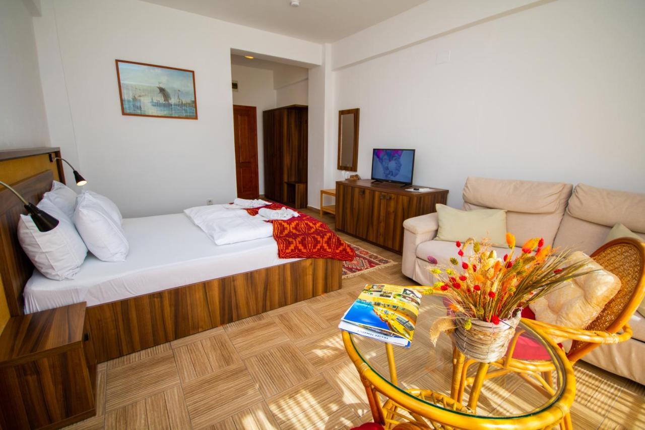 Mai Danube Hotel Ieşelniţa Kültér fotó
