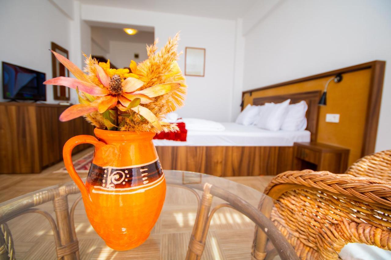 Mai Danube Hotel Ieşelniţa Kültér fotó