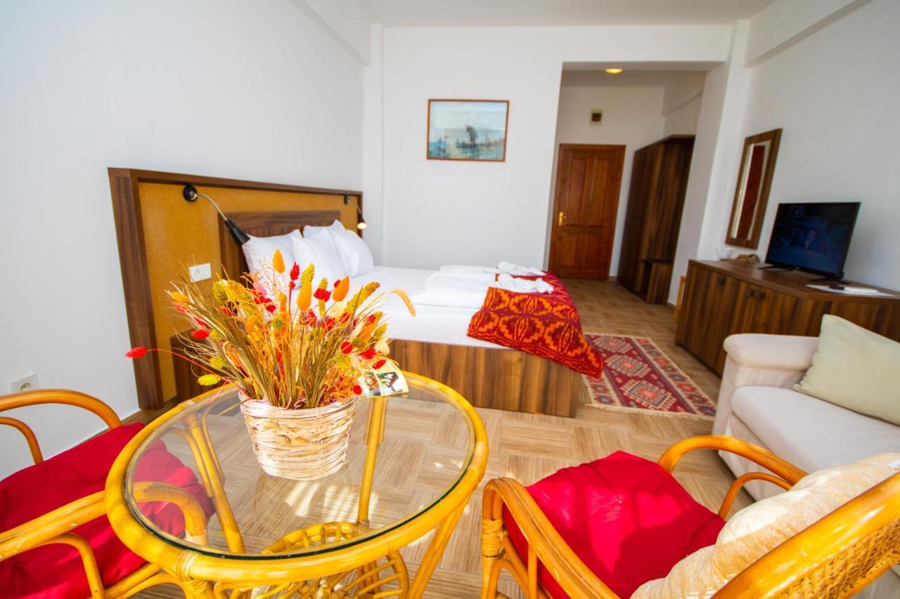 Mai Danube Hotel Ieşelniţa Kültér fotó