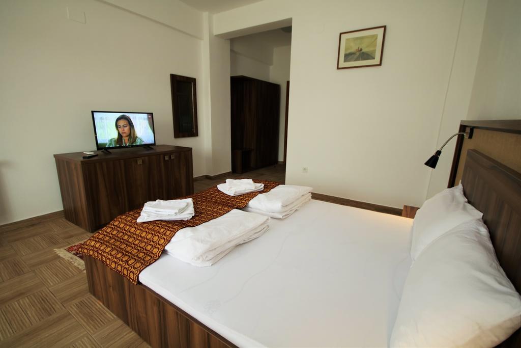 Mai Danube Hotel Ieşelniţa Kültér fotó