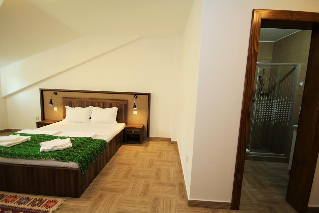 Mai Danube Hotel Ieşelniţa Kültér fotó