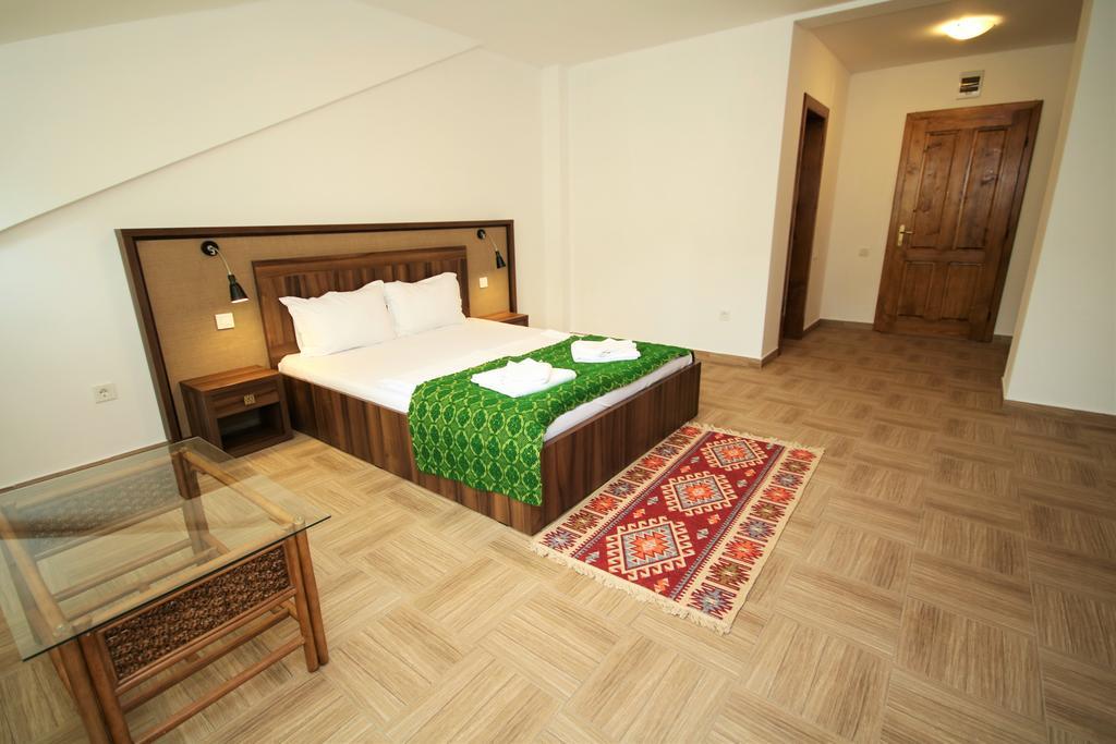 Mai Danube Hotel Ieşelniţa Kültér fotó