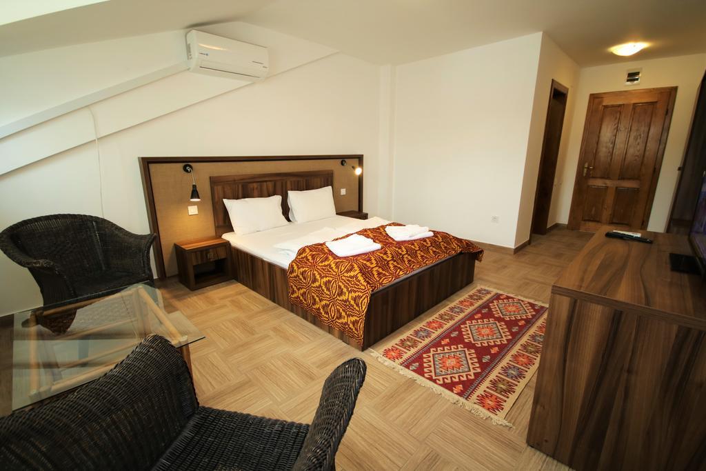 Mai Danube Hotel Ieşelniţa Kültér fotó