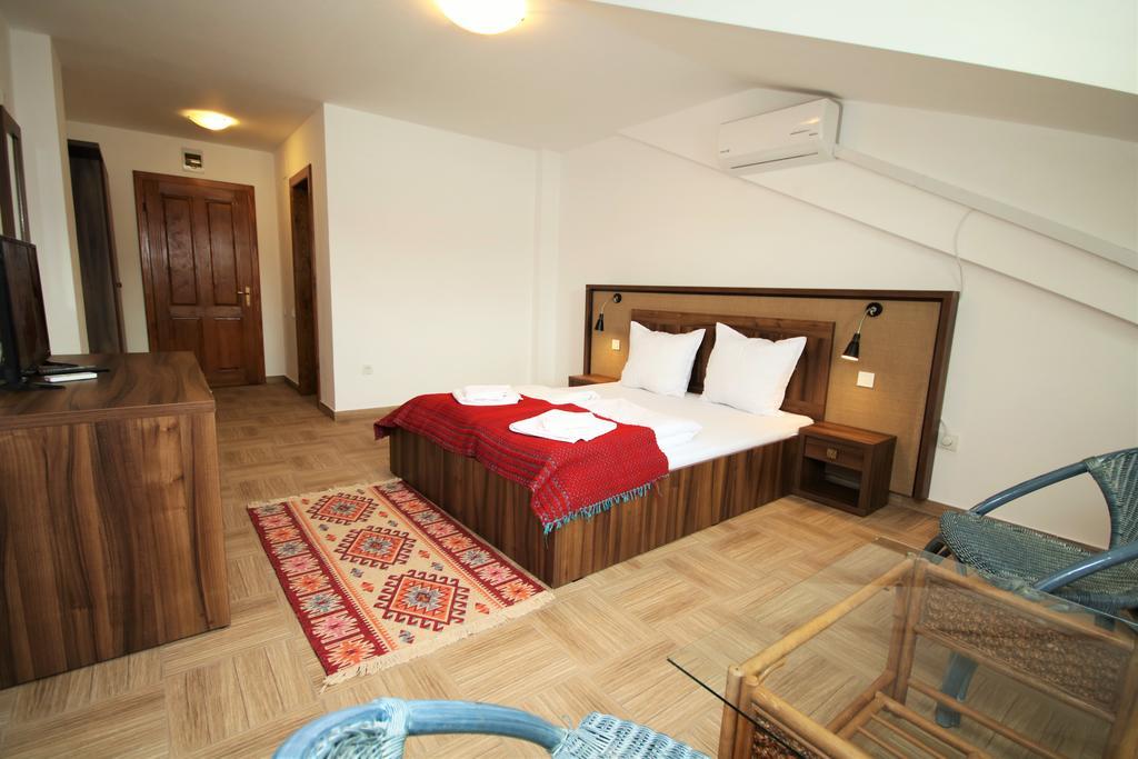 Mai Danube Hotel Ieşelniţa Kültér fotó