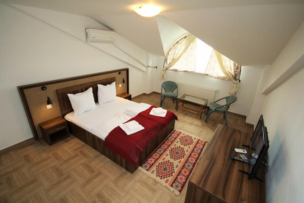 Mai Danube Hotel Ieşelniţa Kültér fotó
