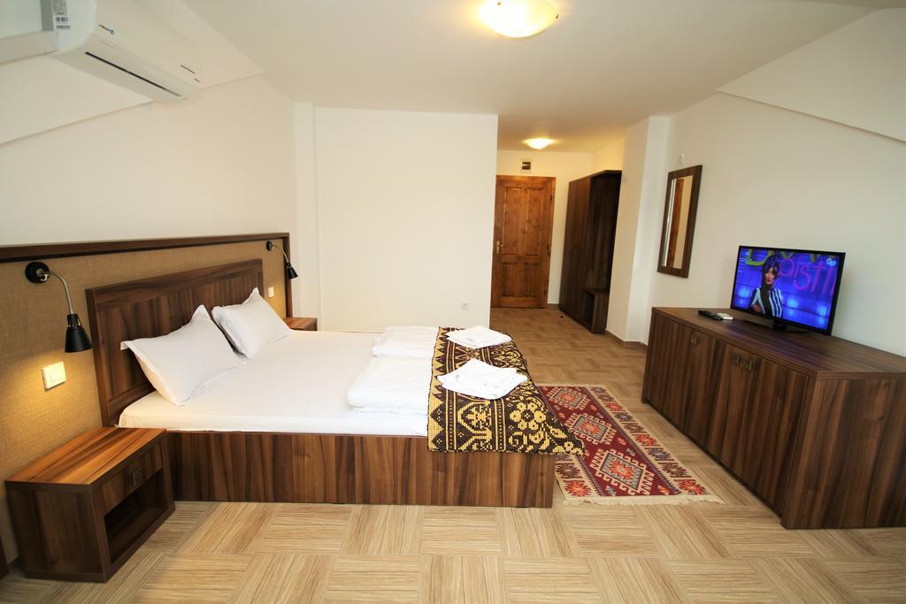 Mai Danube Hotel Ieşelniţa Kültér fotó