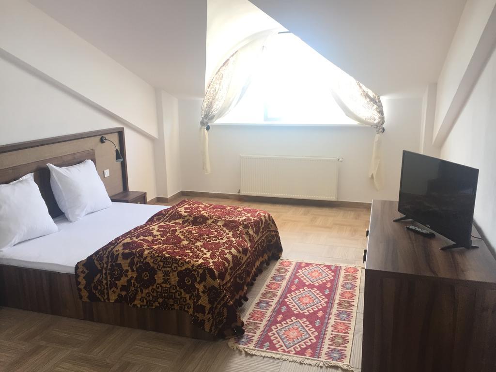 Mai Danube Hotel Ieşelniţa Kültér fotó