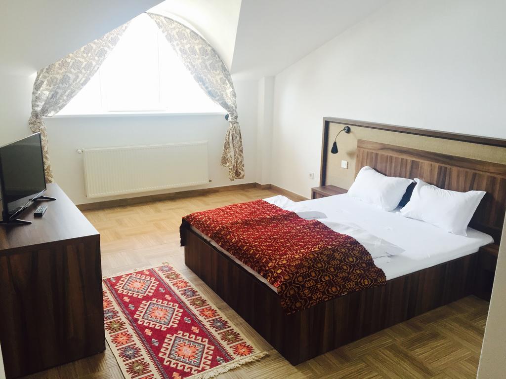 Mai Danube Hotel Ieşelniţa Kültér fotó