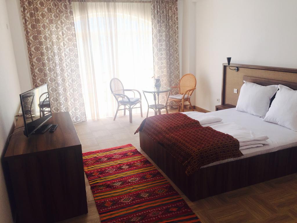 Mai Danube Hotel Ieşelniţa Kültér fotó