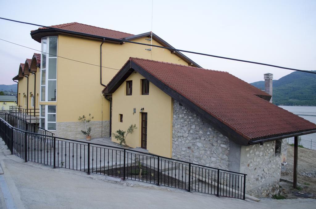Mai Danube Hotel Ieşelniţa Kültér fotó