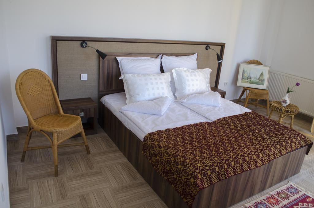 Mai Danube Hotel Ieşelniţa Kültér fotó
