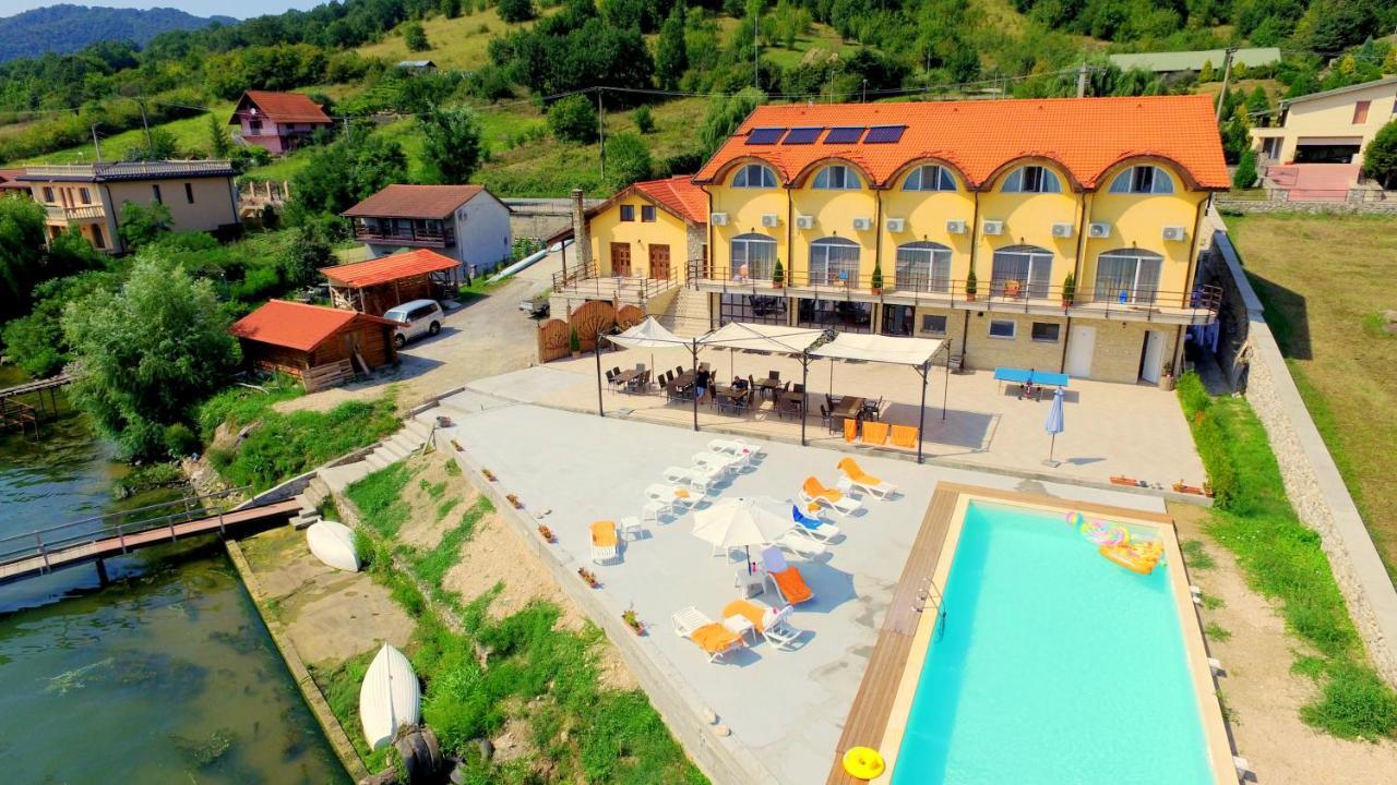 Mai Danube Hotel Ieşelniţa Kültér fotó