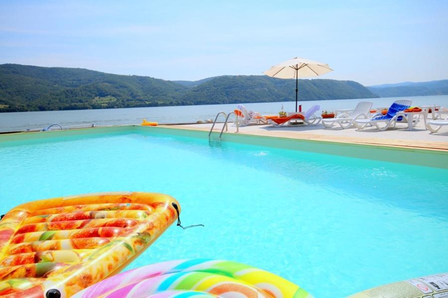 Mai Danube Hotel Ieşelniţa Kültér fotó
