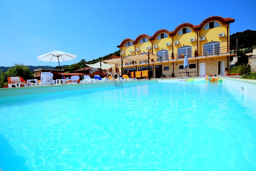 Mai Danube Hotel Ieşelniţa Kültér fotó