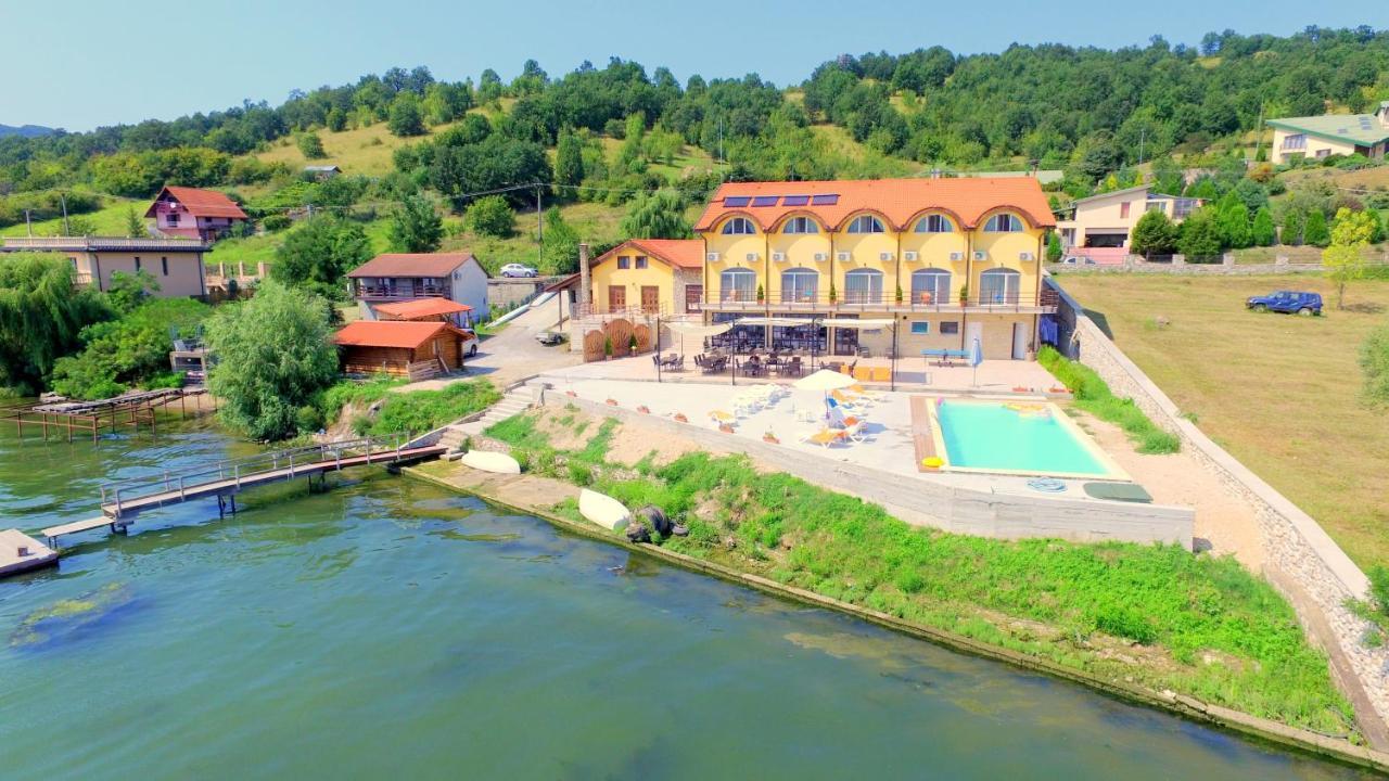 Mai Danube Hotel Ieşelniţa Kültér fotó