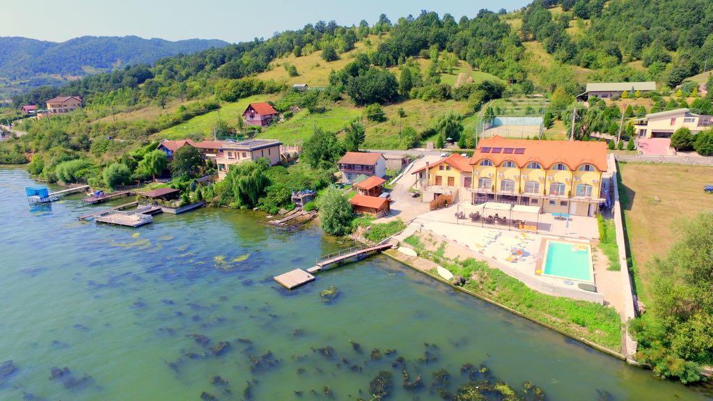 Mai Danube Hotel Ieşelniţa Kültér fotó