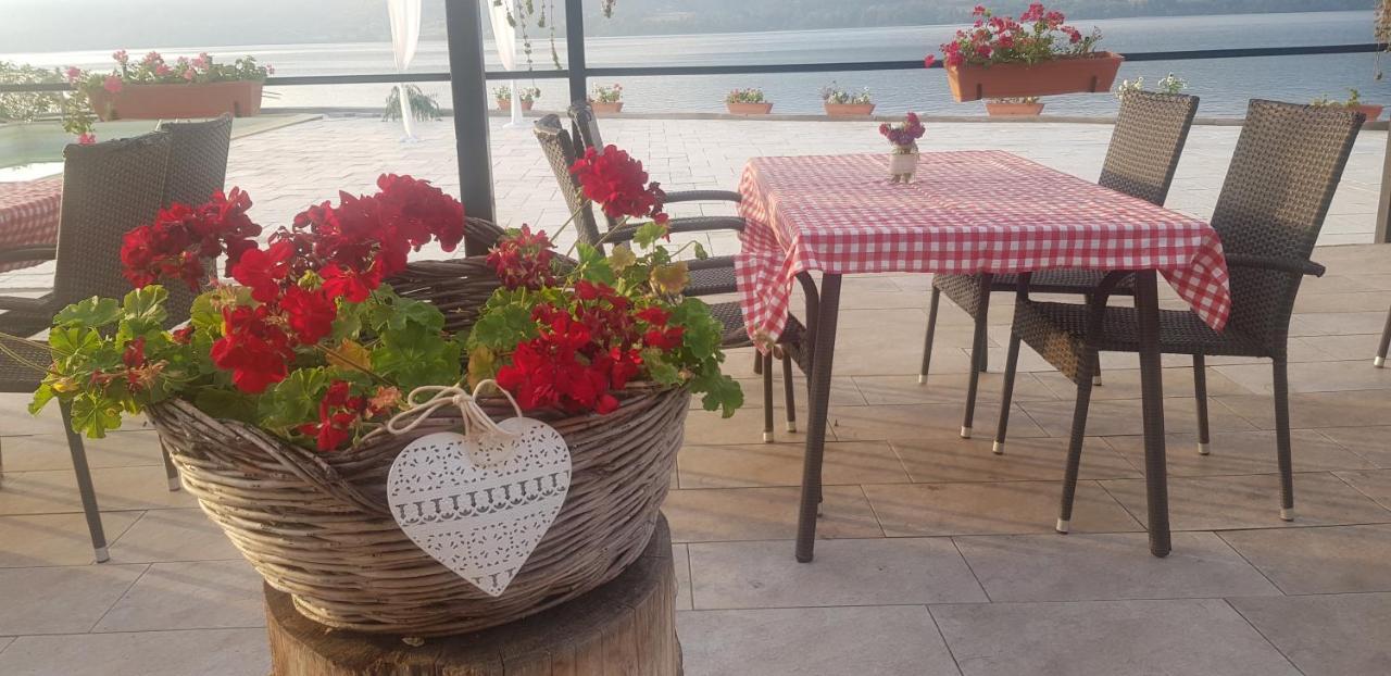 Mai Danube Hotel Ieşelniţa Kültér fotó