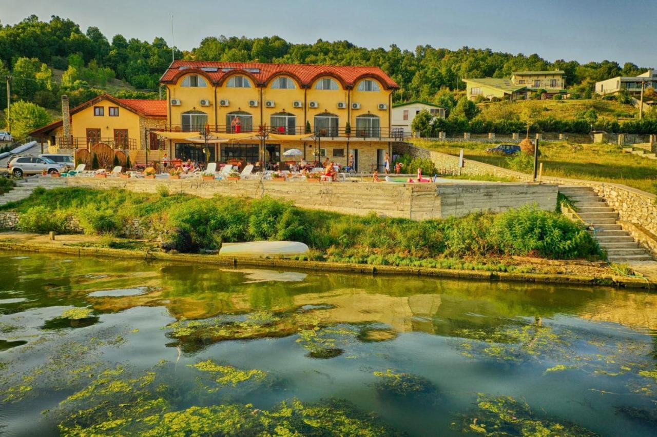Mai Danube Hotel Ieşelniţa Kültér fotó